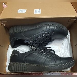 Clarks Collection Caroline Janna Black Leather Casual Sneakers - Women's Size 8M